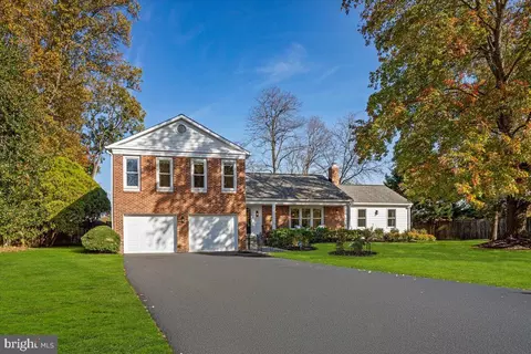 Exterior - 933 Ridge Dr, Mclean, VA 22101 photo 3 of 13