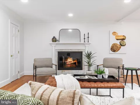 Living - 933 Ridge Dr, Mclean, VA 22101 photo 5 of 11