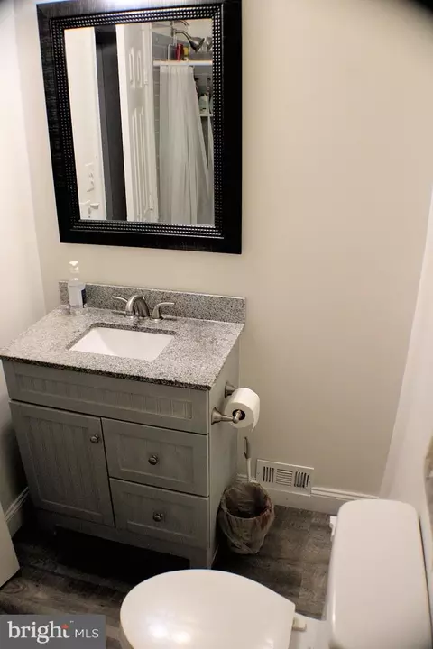 Bath - 2212 Chamblee Pl, Herndon, VA 20170 photo 1 of 1