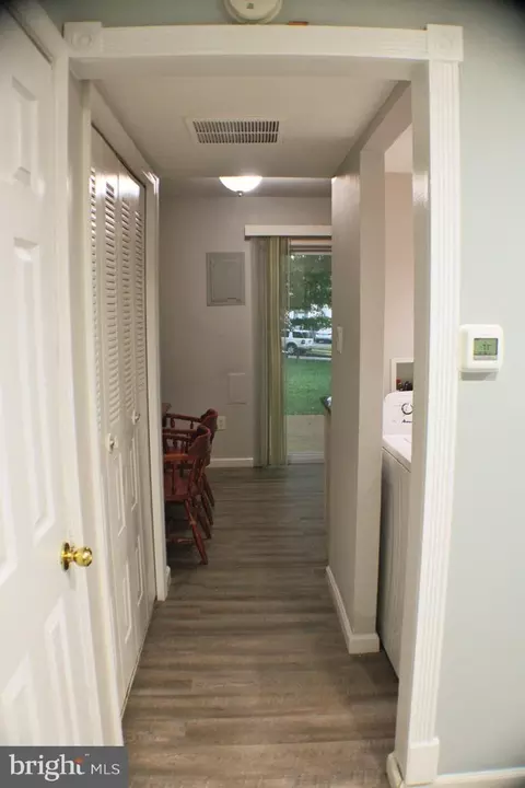 Entry Way - 2212 Chamblee Pl, Herndon, VA 20170 photo 2 of 4