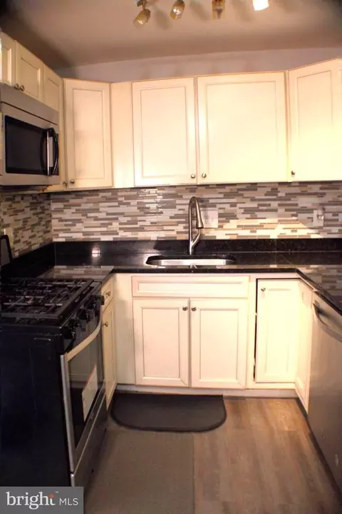 Kitchen - 2212 Chamblee Pl, Herndon, VA 20170 photo 2 of 2