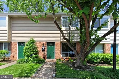 2212 Chamblee Pl, Herndon, VA 20170