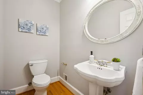 1716 Esquire Ln, Mclean, VA 22101 photo 18