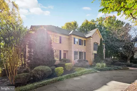 1716 Esquire Ln, Mclean, VA 22101 photo 2