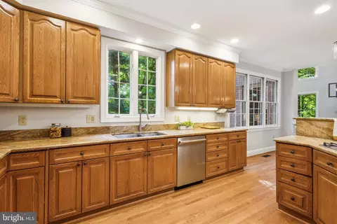 1716 Esquire Ln, Mclean, VA 22101 photo 10