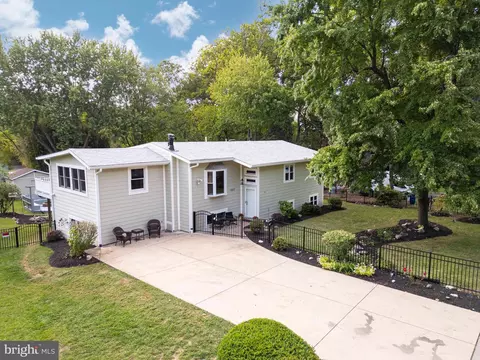 1003 Monroe St, Herndon, VA 20170