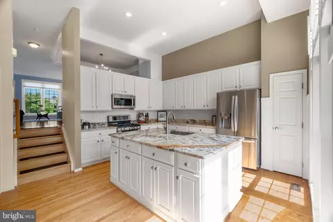 6255 Cozy Glen Ct, Alexandria, VA 22312