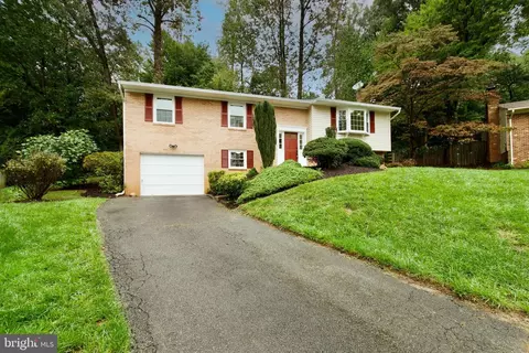 5000 Pylers Mill Ct, Fairfax, VA 22032