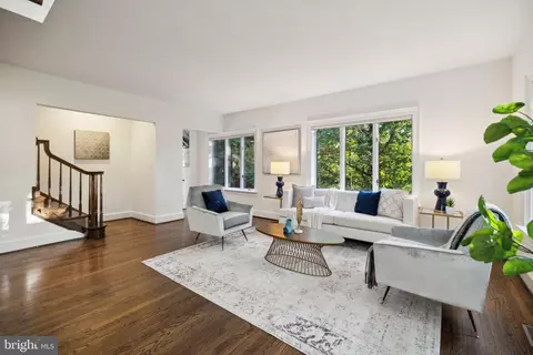 Living - 1400 Ingeborg Ct, Mclean, VA 22101 photo 2 of 4