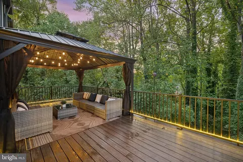 Exterior - 1400 Ingeborg Ct, Mclean, VA 22101 photo 3 of 8