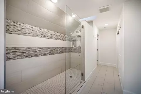 Entry Way - 1400 Ingeborg Ct, Mclean, VA 22101 photo 4 of 6