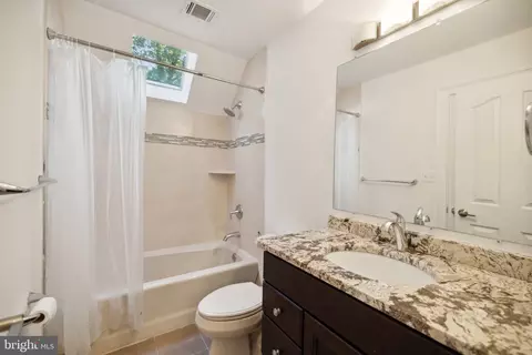 Bath - 1400 Ingeborg Ct, Mclean, VA 22101 photo 4 of 7
