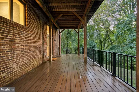 Exterior - 1400 Ingeborg Ct, Mclean, VA 22101 photo 8 of 8
