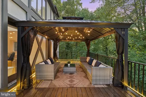 Exterior - 1400 Ingeborg Ct, Mclean, VA 22101 photo 4 of 8