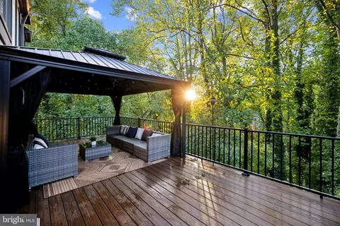 Exterior - 1400 Ingeborg Ct, Mclean, VA 22101 photo 7 of 8