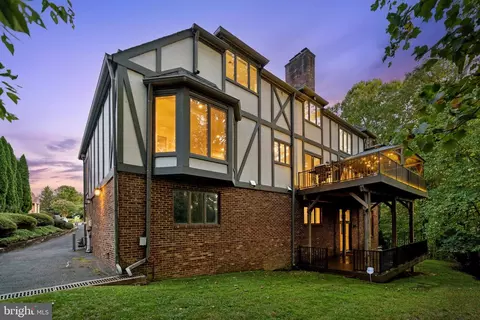 Exterior - 1400 Ingeborg Ct, Mclean, VA 22101 photo 5 of 8