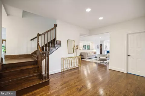 Entry Way - 1400 Ingeborg Ct, Mclean, VA 22101 photo 2 of 6
