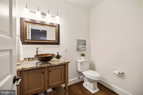 Bath - 1400 Ingeborg Ct, Mclean, VA 22101 photo 2 of 7