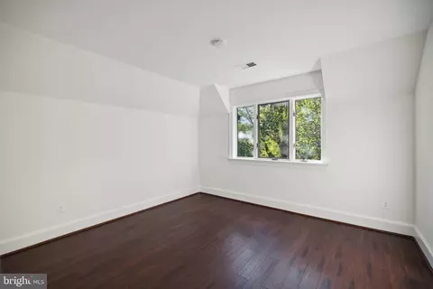 Bedroom - 1400 Ingeborg Ct, Mclean, VA 22101 photo 7 of 8