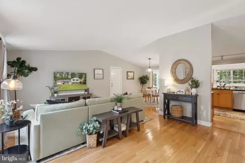 Entry Way - 8483 Falling Leaf Rd, Springfield, VA 22153 photo 2 of 3
