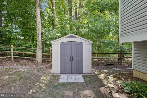 Exterior - 8483 Falling Leaf Rd, Springfield, VA 22153 photo 8 of 10