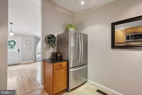 Entry Way - 8483 Falling Leaf Rd, Springfield, VA 22153 photo 3 of 3