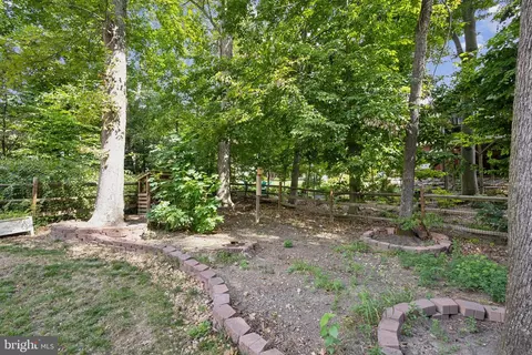 Exterior - 8483 Falling Leaf Rd, Springfield, VA 22153 photo 9 of 10