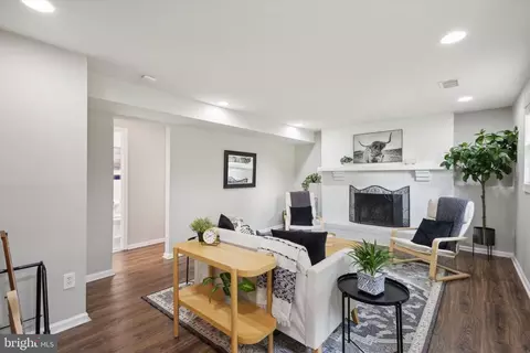 Living - 8483 Falling Leaf Rd, Springfield, VA 22153 photo 1 of 2