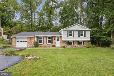 8483 Falling Leaf Rd, Springfield, VA 22153