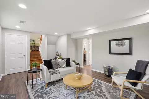 Living - 8483 Falling Leaf Rd, Springfield, VA 22153 photo 2 of 2