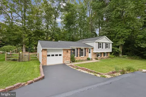 Exterior - 8483 Falling Leaf Rd, Springfield, VA 22153 photo 2 of 10