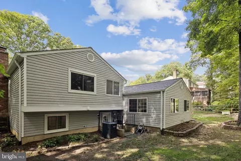 Exterior - 8483 Falling Leaf Rd, Springfield, VA 22153 photo 7 of 10