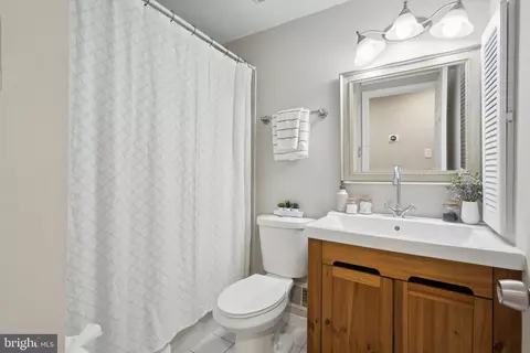 Bath - 8483 Falling Leaf Rd, Springfield, VA 22153 photo 3 of 4