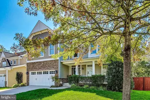 1007 Cottage St SW, Vienna, VA 22180