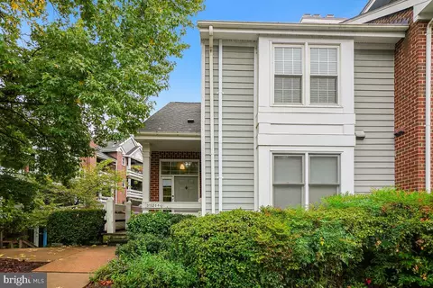 3152 Anchorway Ct #G, Falls Church, VA 22042
