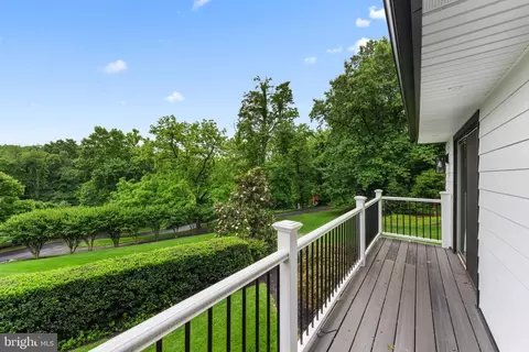 Exterior - 1044 Bellview Rd, Mclean, VA 22102 photo 5 of 20