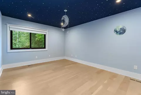 Bedroom - 1044 Bellview Rd, Mclean, VA 22102 photo 5 of 8