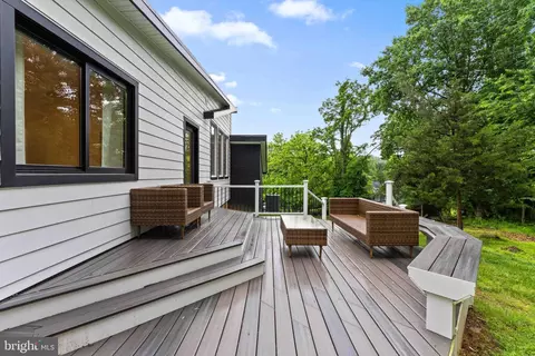 Exterior - 1044 Bellview Rd, Mclean, VA 22102 photo 6 of 20