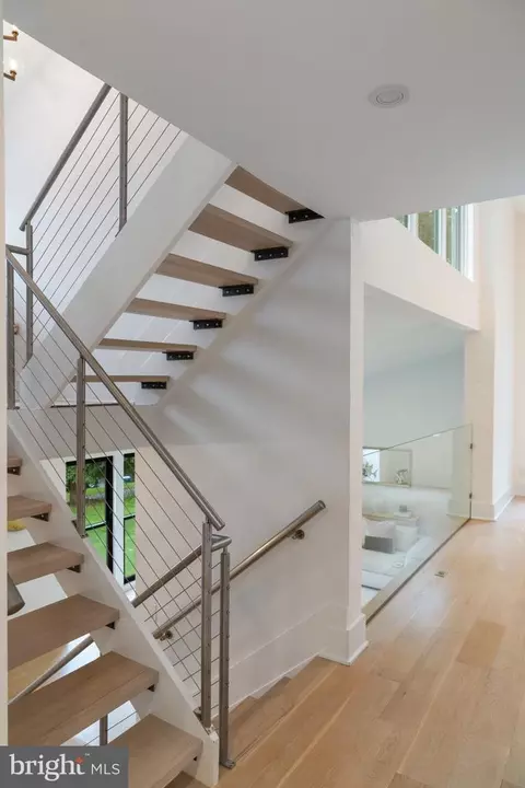 Entry Way - 1044 Bellview Rd, Mclean, VA 22102 photo 8 of 13