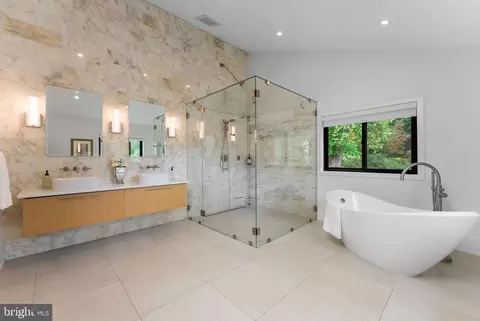Bath - 1044 Bellview Rd, Mclean, VA 22102 photo 3 of 14