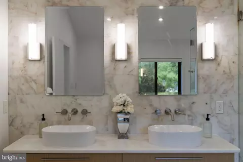 Bath - 1044 Bellview Rd, Mclean, VA 22102 photo 5 of 14
