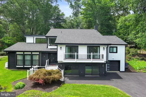 Exterior - 1044 Bellview Rd, Mclean, VA 22102 photo 2 of 20
