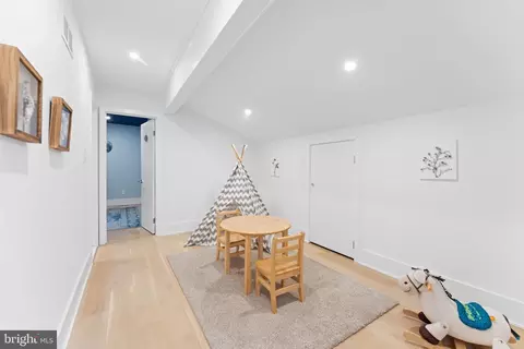 Entry Way - 1044 Bellview Rd, Mclean, VA 22102 photo 11 of 13