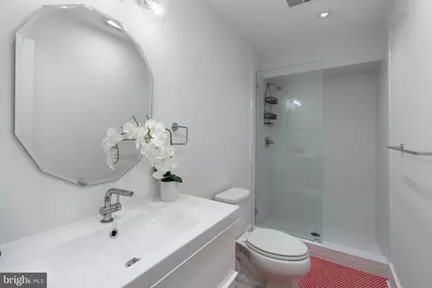 Bath - 1044 Bellview Rd, Mclean, VA 22102 photo 14 of 14