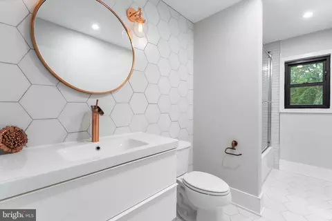 Bath - 1044 Bellview Rd, Mclean, VA 22102 photo 8 of 14
