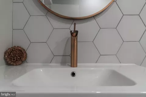 Bath - 1044 Bellview Rd, Mclean, VA 22102 photo 9 of 14
