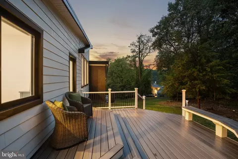 Exterior - 1044 Bellview Rd, Mclean, VA 22102 photo 16 of 20