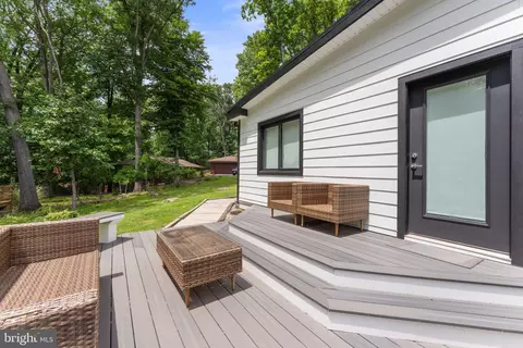 Exterior - 1044 Bellview Rd, Mclean, VA 22102 photo 10 of 20