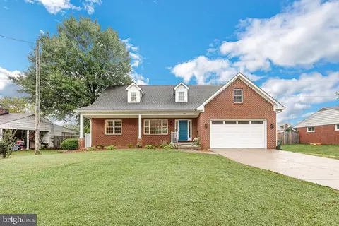 4904 Apple Tree Dr, Alexandria, VA 22310