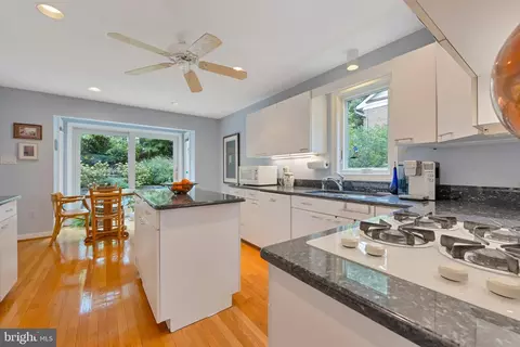 1142 Randolph Rd, Mclean, VA 22101 photo 25